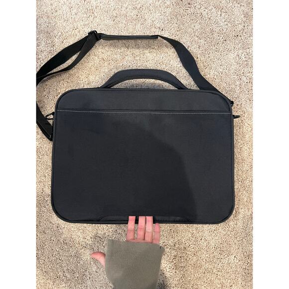 Case Logic Laptop Messenger Bag 17"x12"x3" w/ Carrying Strap Handle Black Unisex - Picture 2 of 4